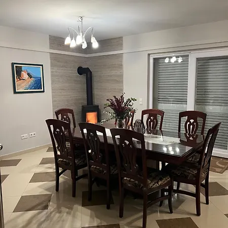 Spacious In Vodice, 3br-2ba, Free Wifi Apartment